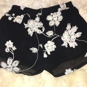 Shorts with mesh and floral design🌺
